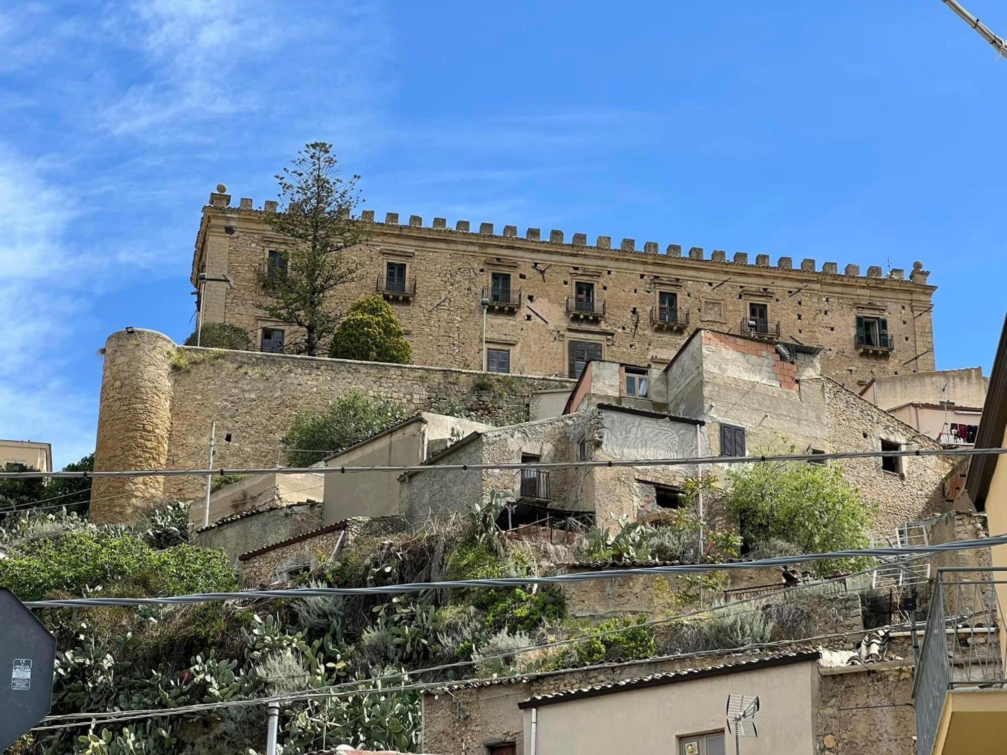 Casa Vacanza Helios Leonforte Bagian luar foto